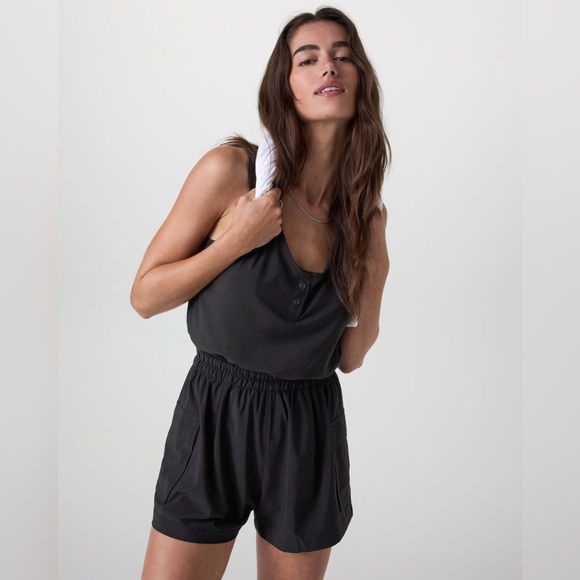 Vuori Pants - NEW! Vuori Villa Utility Romper in black Size XS